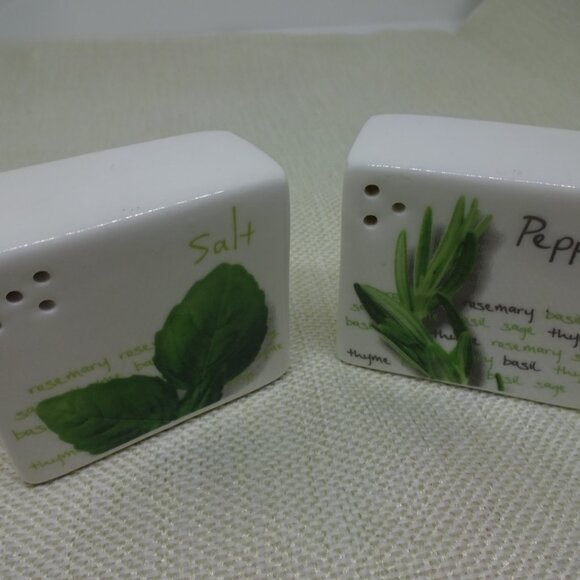 Collectible White Ceramic SALT & PEPPER SHAKERS with SPICE DECALS (EUC) - Picture 4 of 4